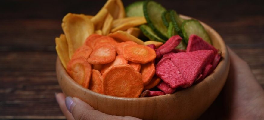 Fast food saludable. Chips de verduras y hortalizas